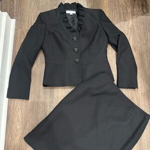 Le Suit Elegant Black Jacket SkirtSet